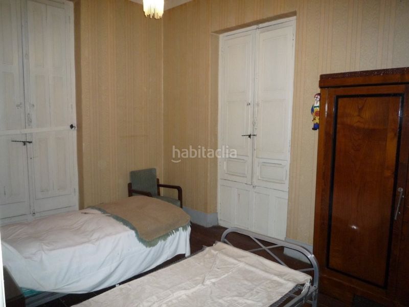Foto fb5ceb92-c63e-4ab2-a257-d7817534e33a. Casa amb aparcament a Cacabelos