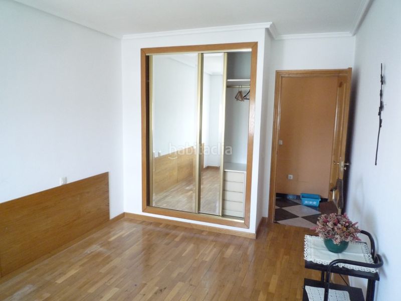 Foto fbd474cf-a203-4b8d-9800-f5158bf43e6c. Pis amb aparcament a Cacabelos