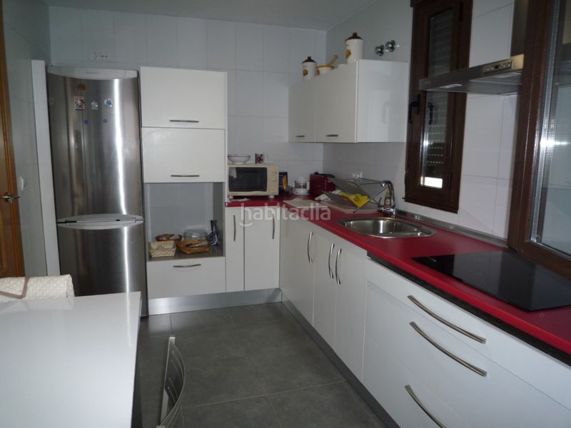 Foto 0421121d-58fb-45ab-991b-49e681e54aef. Casa amb aparcament a Cacabelos