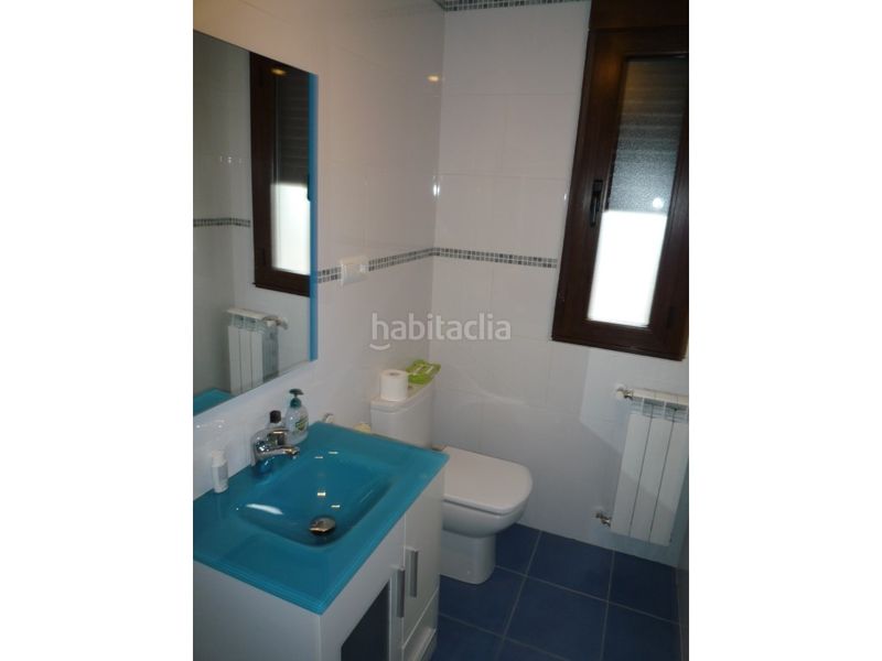 Foto 3f5e1a80-ea6c-4c48-8389-176a12581043. Casa amb aparcament a Cacabelos