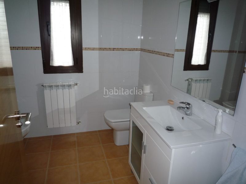 Foto 8af54daa-23b5-4671-877e-f79fe1bc4c68. Casa amb aparcament a Cacabelos