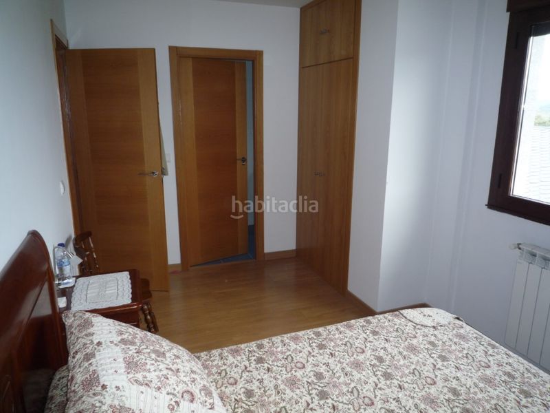Foto d1787e6d-2cfd-445d-885d-d69febba6887. Casa amb aparcament a Cacabelos