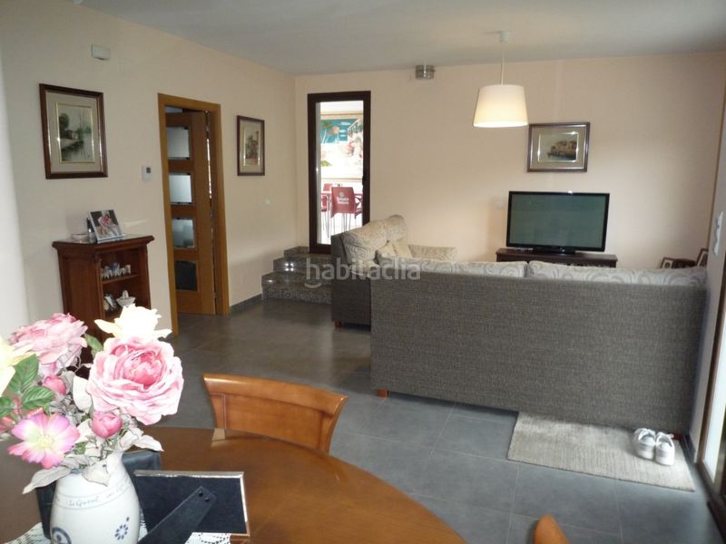 Foto dc43cd02-4ea3-4778-8cd0-f54384dae4dd. Casa amb aparcament a Cacabelos