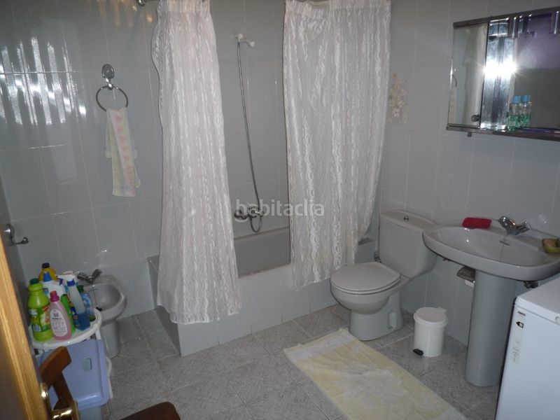 Foto 41af78a8-2c79-427b-ae65-ee2bedb5a441. Casa amb aparcament a Cacabelos