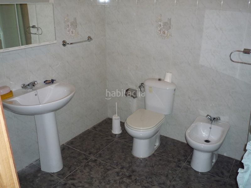 Foto 4e86f540-0286-4786-ab88-c87c77e36bf4. Casa amb aparcament a Cacabelos