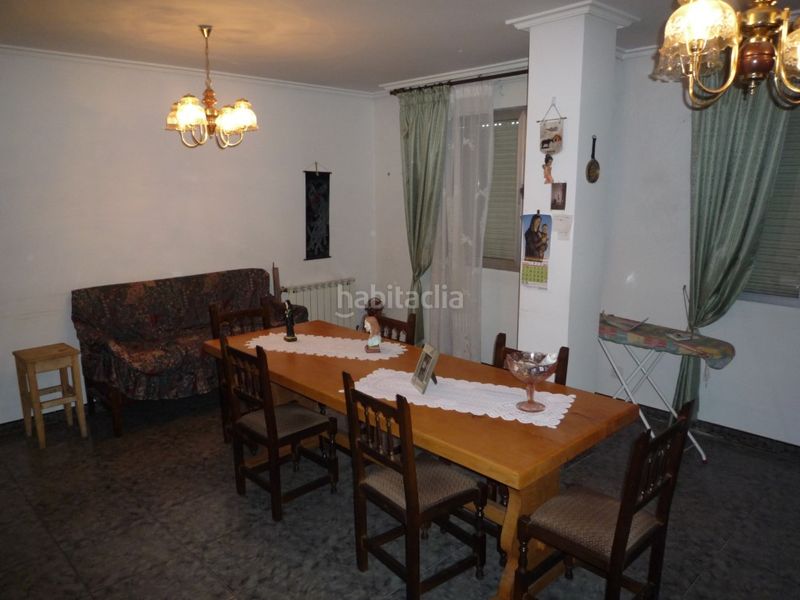 Foto 4ef6e12a-bb05-4ee8-928f-ea242e75f4d4. Casa amb aparcament a Cacabelos