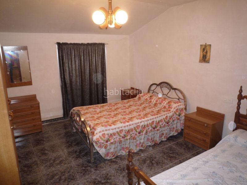 Foto dc1227f9-3b93-4ef3-bed0-bb955137bc32. Casa amb aparcament a Cacabelos