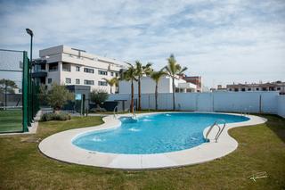 Piso  Avenida de la manzanilla. Costa doñana. piscina + playa