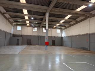 Lloguer Nau industrial  Carrer ramon i cajal. Nau industrial de 600m2 diàfana