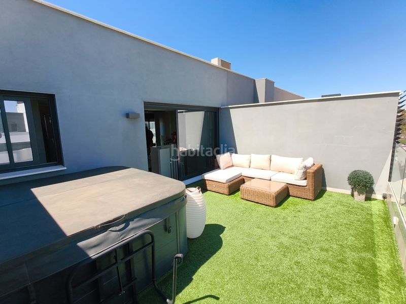 Foto 2f70830a-fc4b-45fb-971b-12e25a27c7ca. Àtic amb piscina a Los Álamos Torremolinos