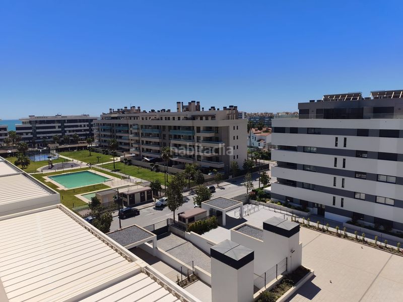 Foto 42a1fd7e-c339-4b9c-b218-b9b2c48d6c35. Àtic amb piscina a Los Álamos Torremolinos