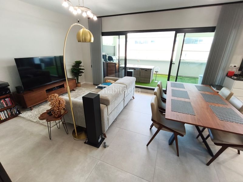 Foto 4d1e0a3f-d8b9-4c93-abd3-4d4bc41f2430. Àtic amb piscina a Los Álamos Torremolinos