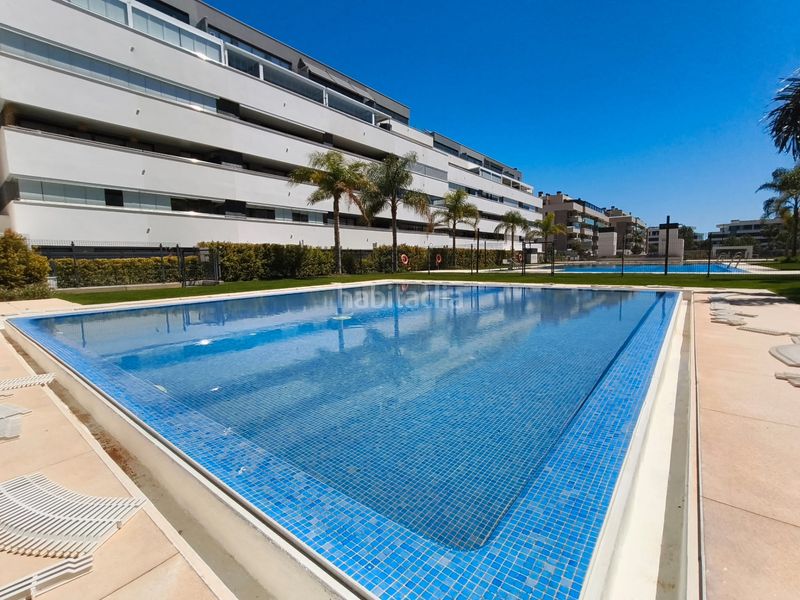 Foto f480778a-15a7-4527-93d2-4e721cfce86d. Àtic amb piscina a Los Álamos Torremolinos