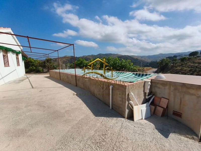 Foto f28305c3-b669-4591-b27e-5a3fadc16e12. Finca rústica a Almáchar
