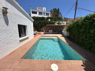 Casa a Els Grecs-Mas Oliva. Preciosa casa con piscina en roses