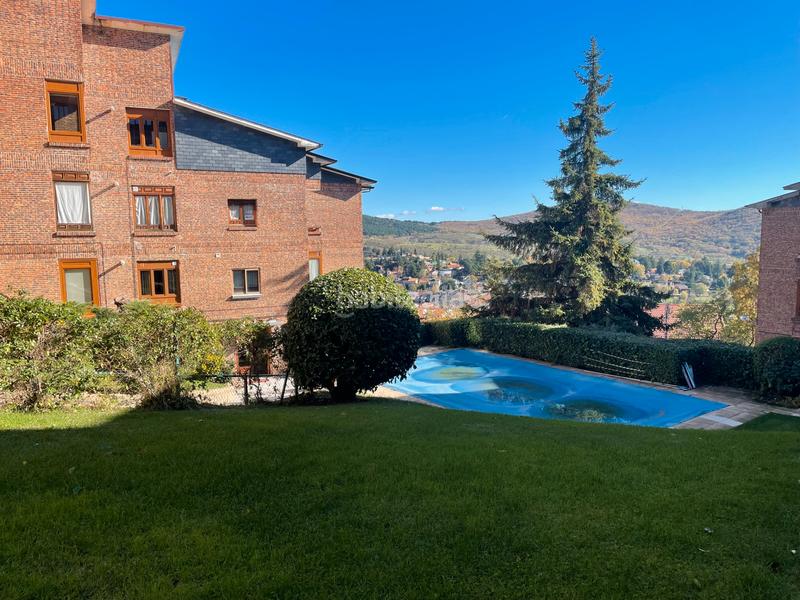 Foto 8dabb0c1-bfd6-4801-af3e-9c0a43f4e30a. Pis amb xemeneia calefacció a Cercedilla