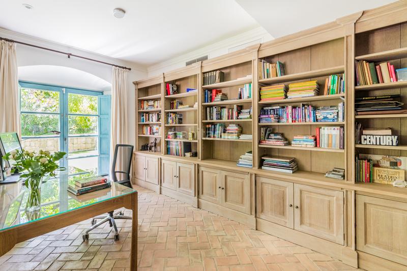 Foto 4d19f196-aa09-4ed7-a4e5-9139fbb98b99. Affitto chalet con camino riscaldamento parcheggio piscina in Sotogrande