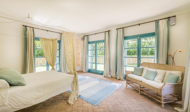 Foto f4273827-880a-469a-89fe-8f57a2a62e87. Affitto chalet con camino riscaldamento parcheggio piscina in Sotogrande