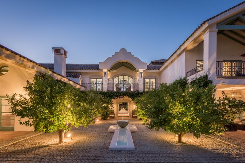 Foto f4a6dcb5-1233-4e53-b207-c62274409fda. Location chalet avec cheminée chauffage parking piscine dans Sotogrande