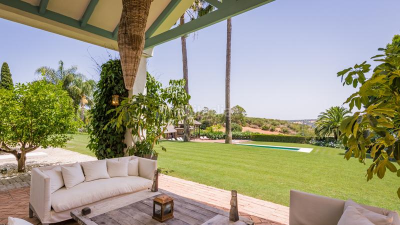 Foto 84433de0-d71e-4806-a03f-0260b5bc370f. Rent chalet with fireplace heating parking pool in Sotogrande