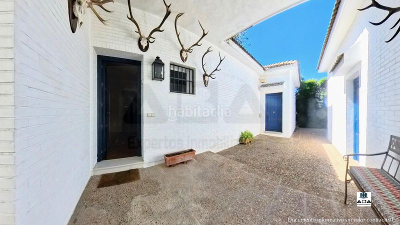 Foto 728b0ca6-a7fa-4f82-95bd-a7d9c7aed6d5. Xalet amb calefacció aparcament piscina a Parque Avenida Jerez de la Frontera