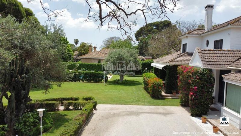 Foto bf392326-b286-4c1d-bd4e-c9c5da89af17. Xalet amb calefacció aparcament piscina a Parque Avenida Jerez de la Frontera