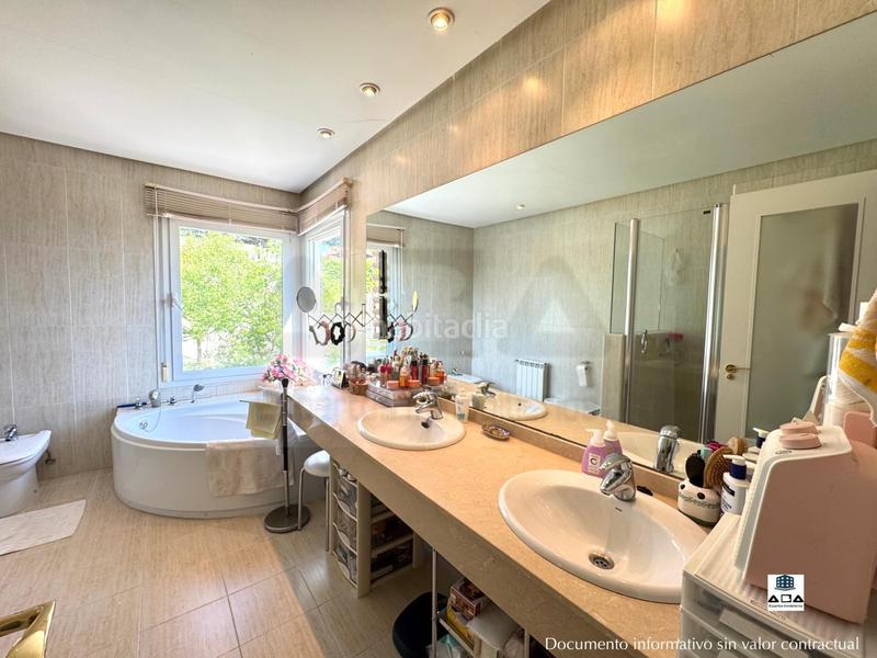 Foto eec7856b-2d2b-49f1-ae7b-80dfe1a0eb59. Chalet  de lujo en los peñascales con vistas al lago en venta aba expertos inmobiliarios en Torrelodones