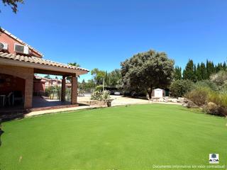 Chalet à Pepino. Chalet independiente con piscina privada y gran parcela en urban