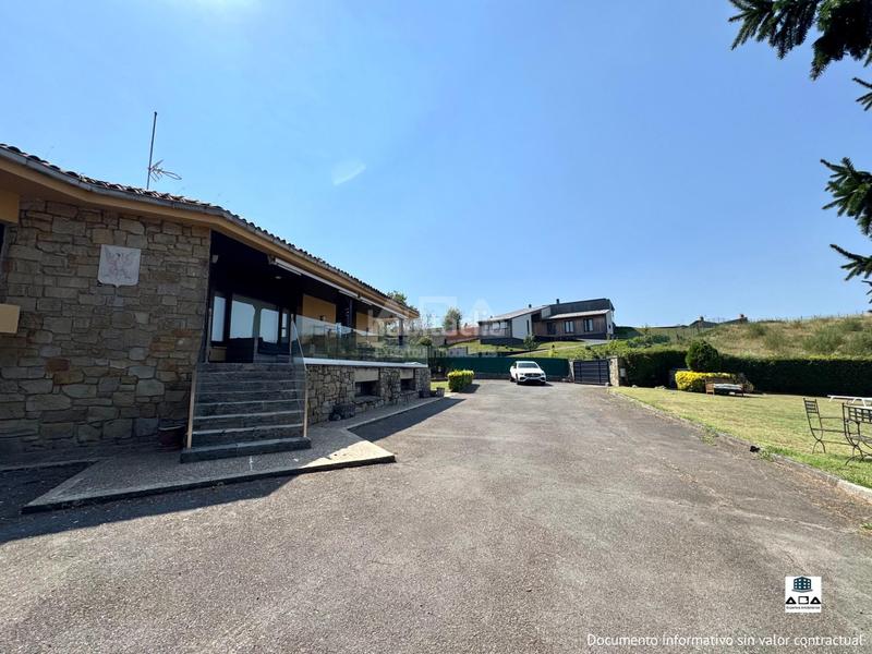 Foto 18c0ba2c-70bf-498a-9b5f-5cc1a7c7bb3e. Chalet espectacular chalet en la mejor zona a 1 km de la playa aba expertos inmobiliarios en Gijón