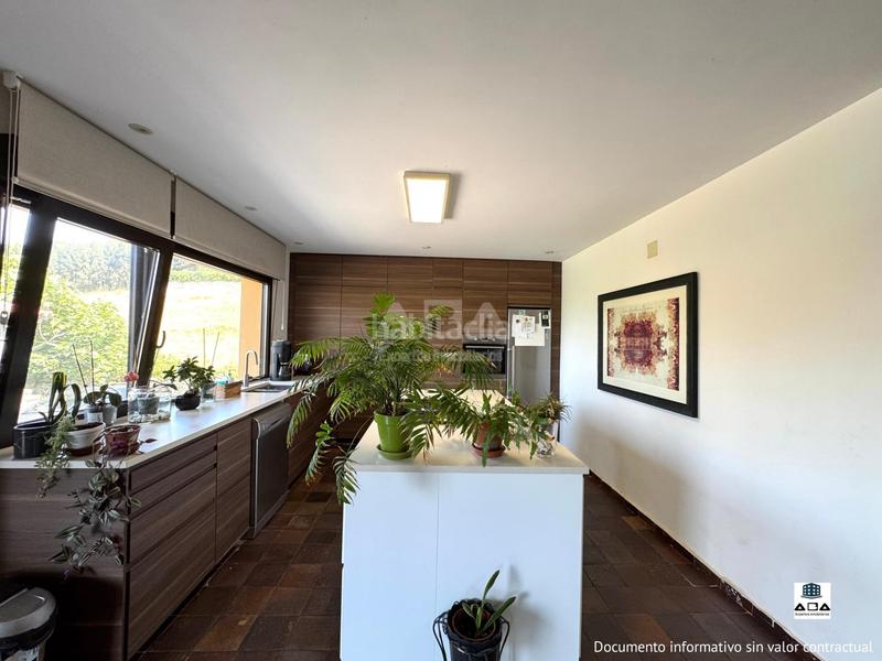 Foto a878ccd0-1167-4e8a-9a23-a169a18e5e29. Chalet espectacular chalet en la mejor zona a 1 km de la playa aba expertos inmobiliarios en Gijón