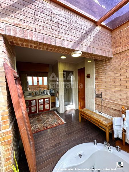 Foto 196d238e-a8d5-4820-ac2f-b80ab1bb4e50. Xalet amb calefacció aparcament piscina a Villafranqueza Alicante