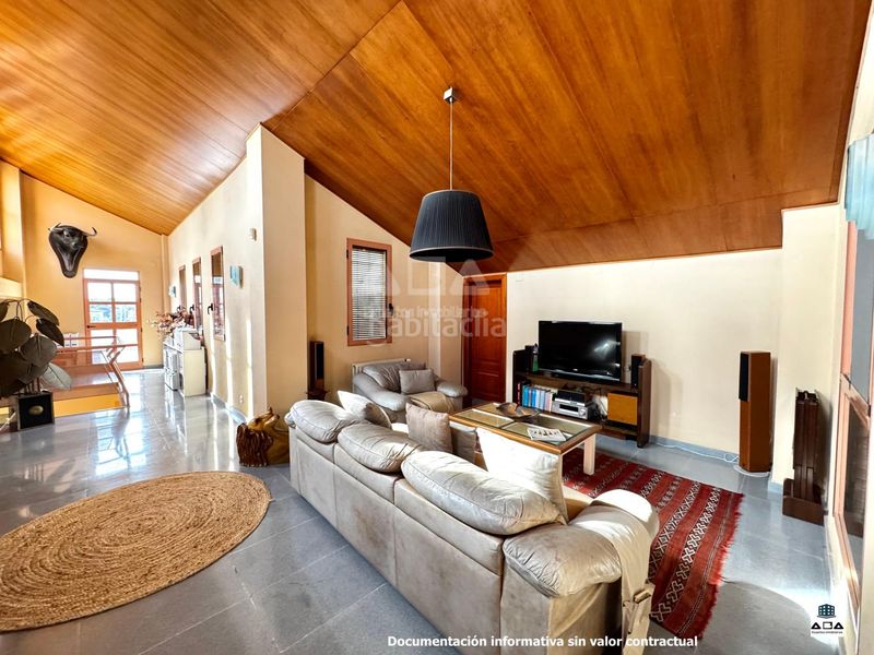 Foto 3b631f9a-b8c2-4ad5-8256-ee0cab35f002. Xalet amb calefacció aparcament piscina a Villafranqueza Alicante