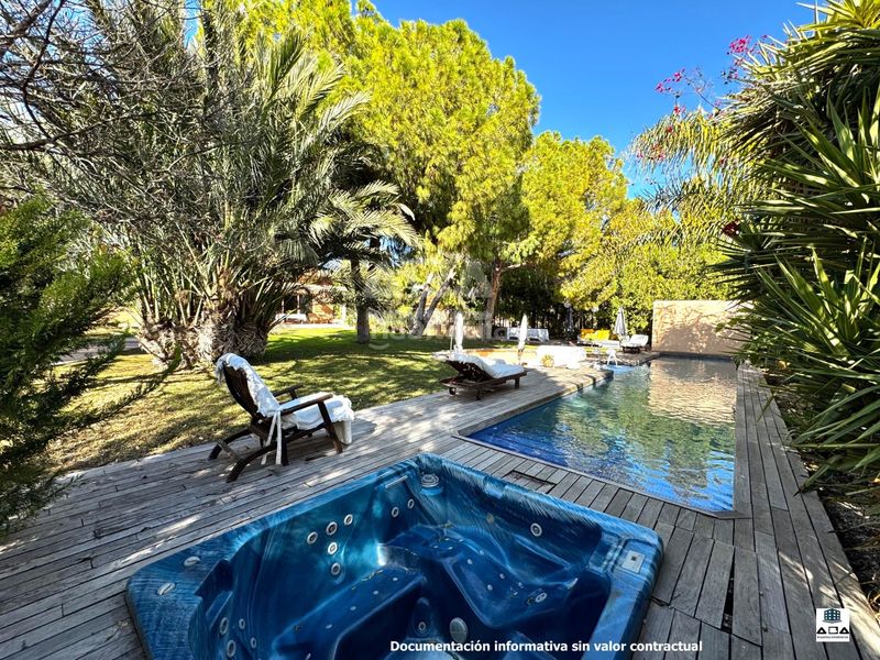 Foto 43fd2ce6-f144-482a-80d1-e71cce01a539. Chalet con riscaldamento parcheggio piscina in Villafranqueza Alicante