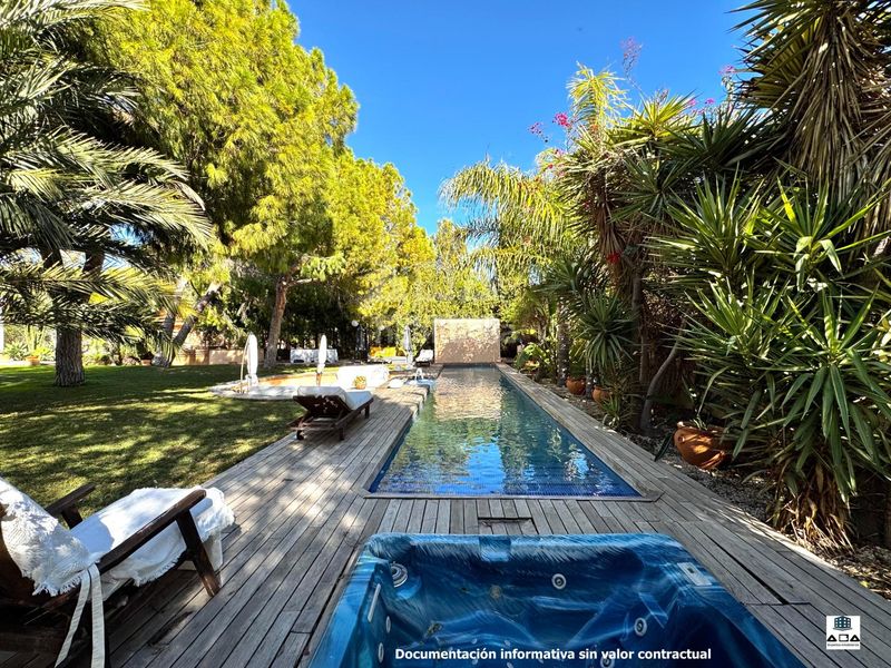 Foto 682a5226-5d1f-4c4e-bf27-325e6f23e396. Xalet amb calefacció aparcament piscina a Villafranqueza Alicante
