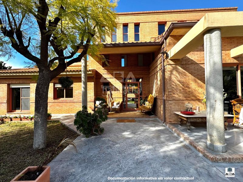 Foto 73360d6d-81af-42f0-8a6c-7293cc64327d. Xalet amb calefacció aparcament piscina a Villafranqueza Alicante