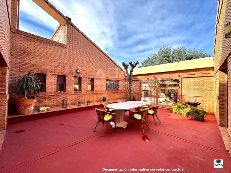 Foto 80a56b2a-75df-414f-a454-3d6c4426e378. Xalet amb calefacció aparcament piscina a Villafranqueza Alicante