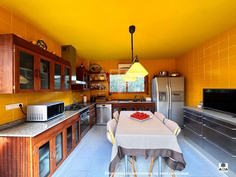 Foto d23a10aa-e758-4615-9631-2d03afaa75cc. Chalet con riscaldamento parcheggio piscina in Villafranqueza Alicante