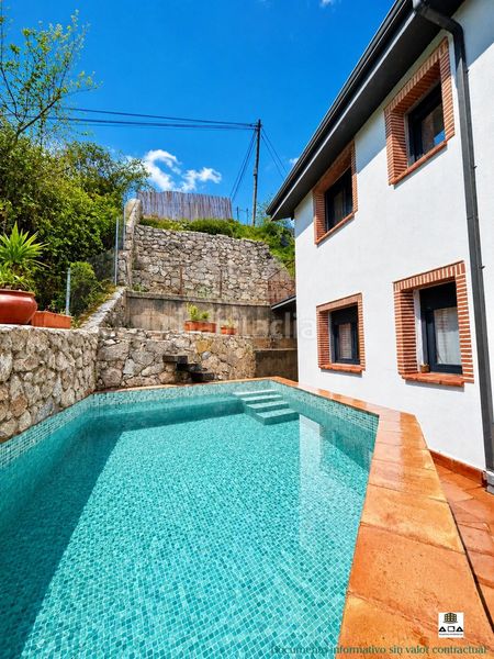 Foto 53263137-d821-4203-b91c-f8b5e057f1b8. Chalet con riscaldamento parcheggio piscina in Poyales del Hoyo