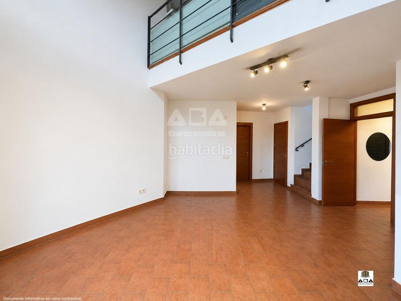 Foto c5a90468-62b7-4784-99e7-347fe71dc3f6. Chalet con riscaldamento parcheggio piscina in Poyales del Hoyo