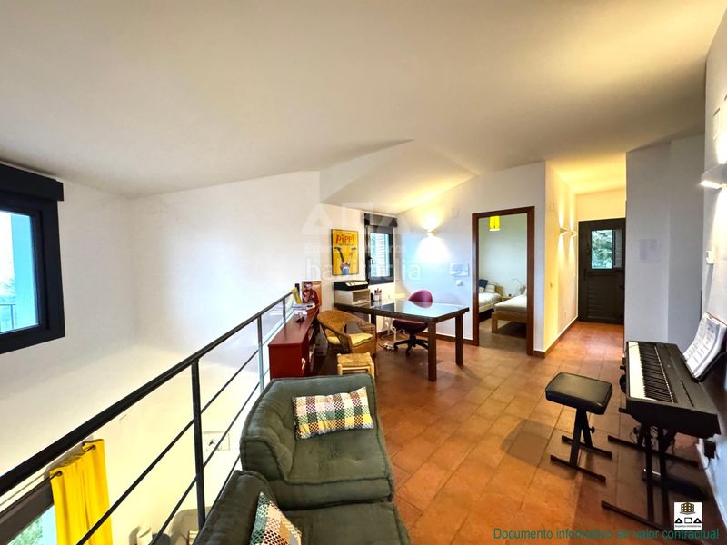 Foto f3d7715e-4dfa-47af-9b81-02d1eac605de. Chalet con riscaldamento parcheggio piscina in Poyales del Hoyo