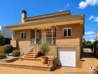Xalet  Calle eras de mostoles. Chalet independiente en  villanueva de la cañada 4 dormitorios d
