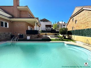 Chalet  Calle eras de mostoles. Chalet independiente en  villanueva de la cañada 4 dormitorios d