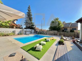 Chalet  Calle monte alto. Chalet independiente en los peñascales, torrelodones  3 dormitor