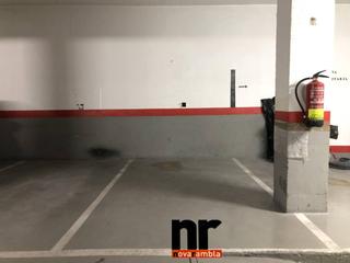 Lloguer Aparcament cotxe  Lluna. Garaje en alquiler en centre