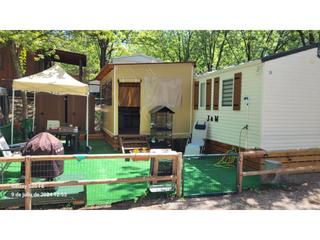 Gebäude  Vallmitjana. Mobil home en venta en camping de taradell