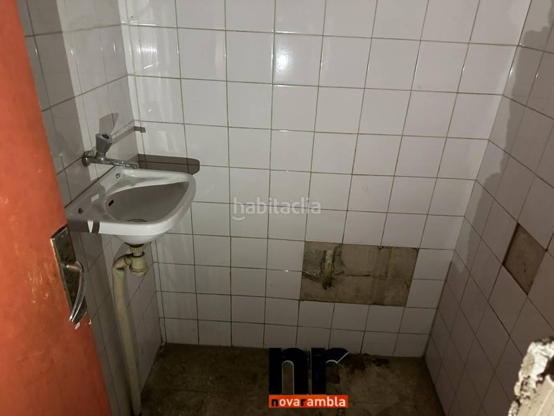 Foto 434a6f78-8723-4b4e-b4db-aa690bf0326c. Local comercial local en venta en c maragall en Ajuntament-Maragall Ripollet