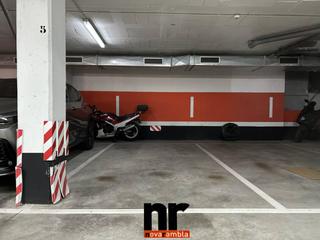 Location Parking voiture  Calle josep de viure. Garaje en alquiler en centre
