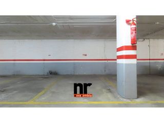 Location Parking voiture  Calle anselm clavé. Garaje en alquiler en casco antiguo