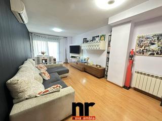 Pis a Can Clos-Pinetons. Piso seminuevo en 1 planta con terraza. zona can clos.