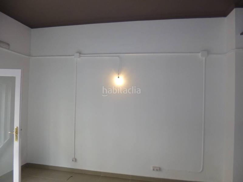 Foto 5b7f4d00-9937-493d-a777-b175e5db0992. Lloguer local comercial a Casc Antic Ripollet